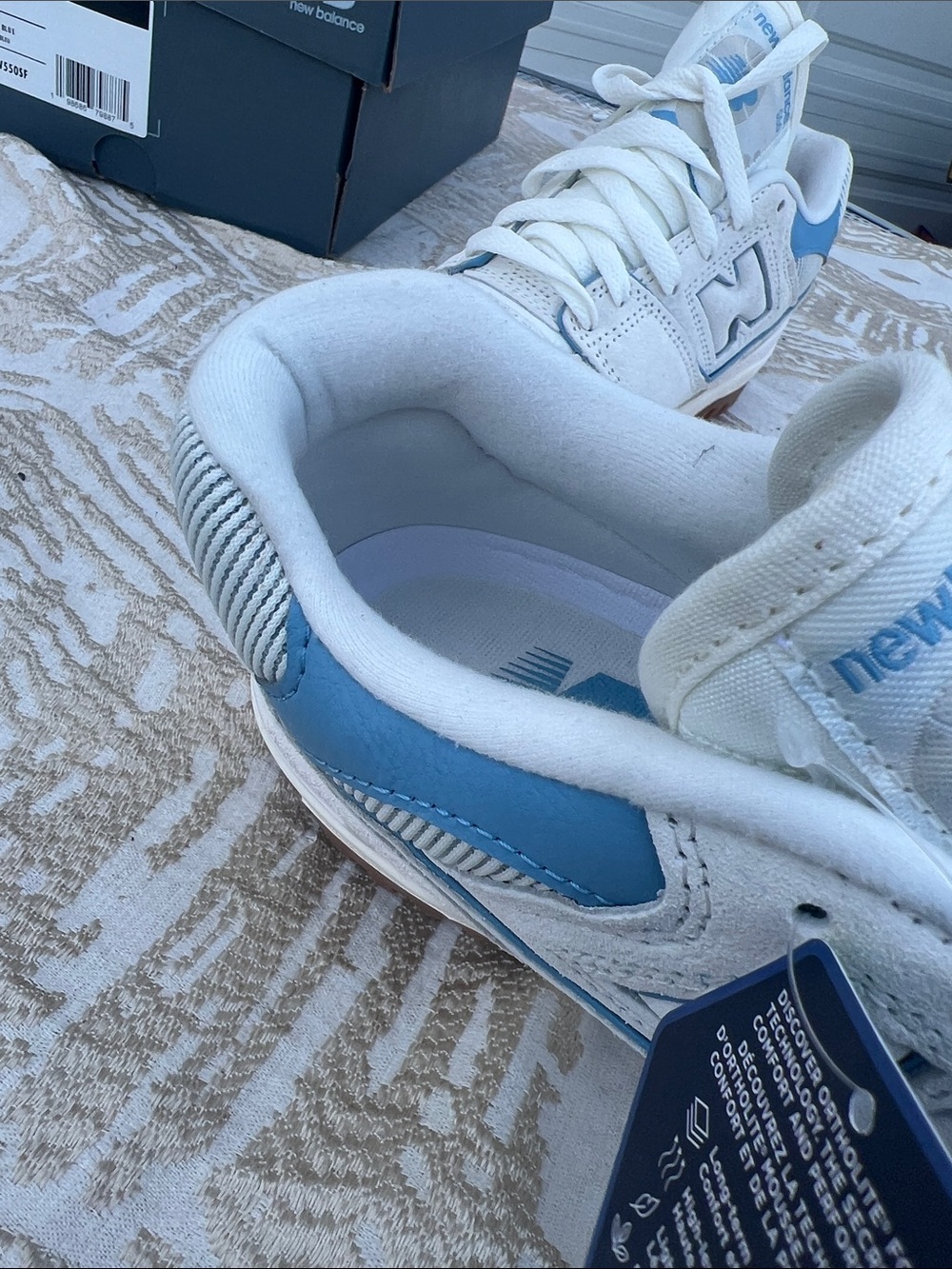 New Balance 550 Sneakers in White & Blue NWT Women’s 8.5 - Picture 3 of 10
